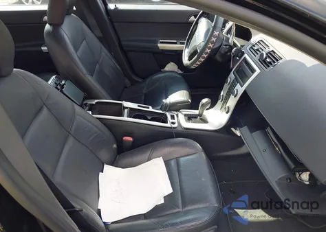 2011 Volvo S40 T5/T5 R-Design z USA, uszkodzony, nr VIN YV1672MS9B2543152